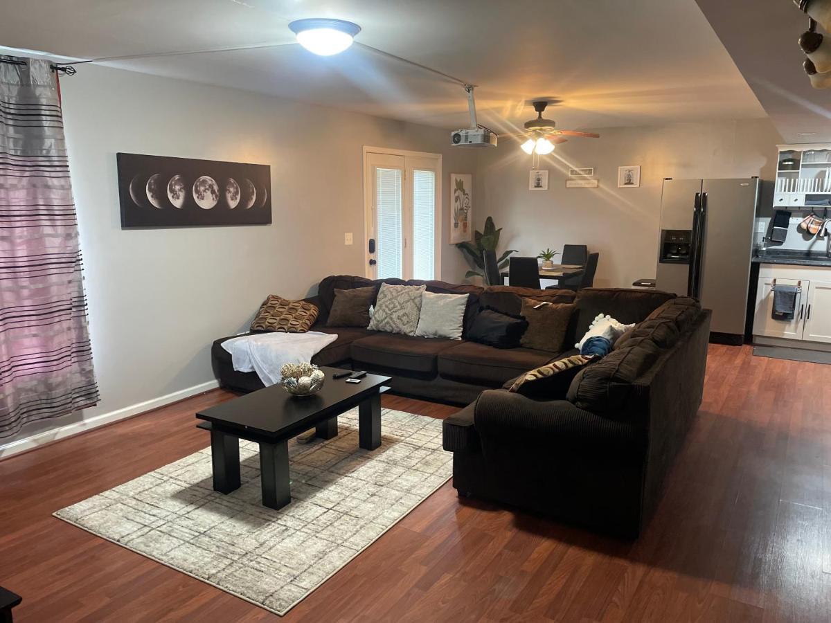 Cute 2-Brm Walkout Apt With Pool Table And Theater Διαμέρισμα Λέξινγκτον Εξωτερικό φωτογραφία