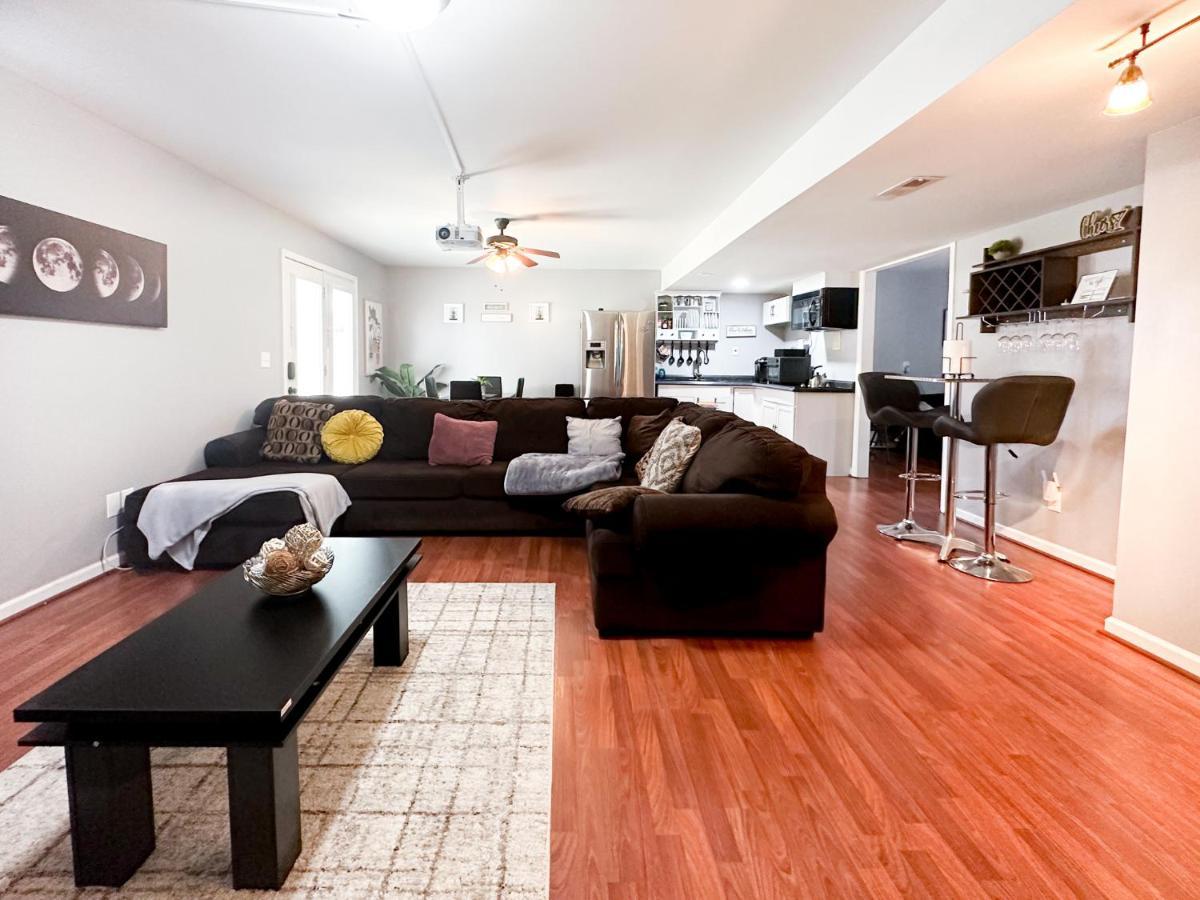 Cute 2-Brm Walkout Apt With Pool Table And Theater Διαμέρισμα Λέξινγκτον Εξωτερικό φωτογραφία