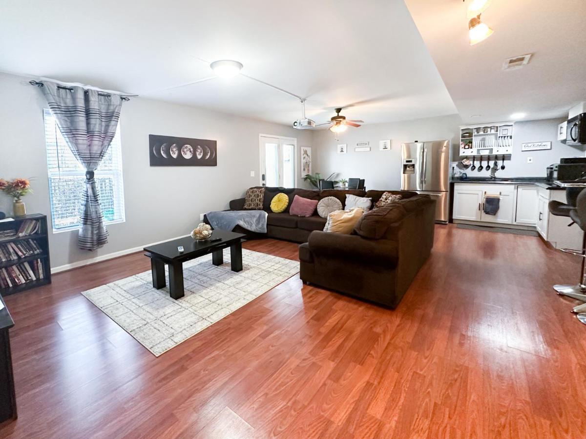 Cute 2-Brm Walkout Apt With Pool Table And Theater Διαμέρισμα Λέξινγκτον Εξωτερικό φωτογραφία